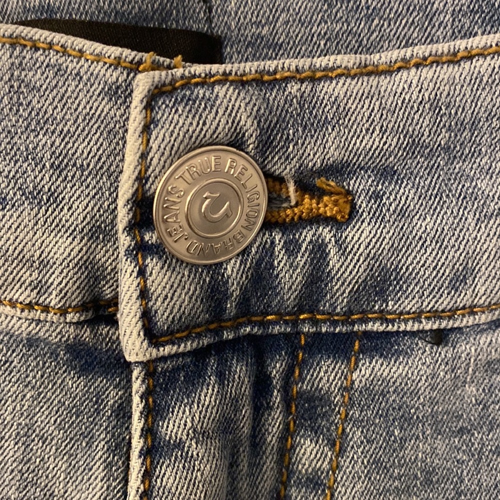 NWT Never worn True Religion Ricky Relaxed straight
Light wash jeans - Picture 3 of 10